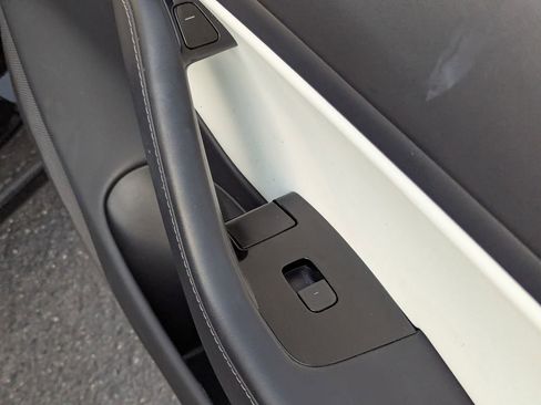 Used 2018 Tesla Model 3 image 29