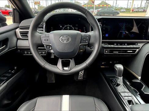 Used 2025 Toyota Camry SE w/ Multimedia Upgrade Package image 6