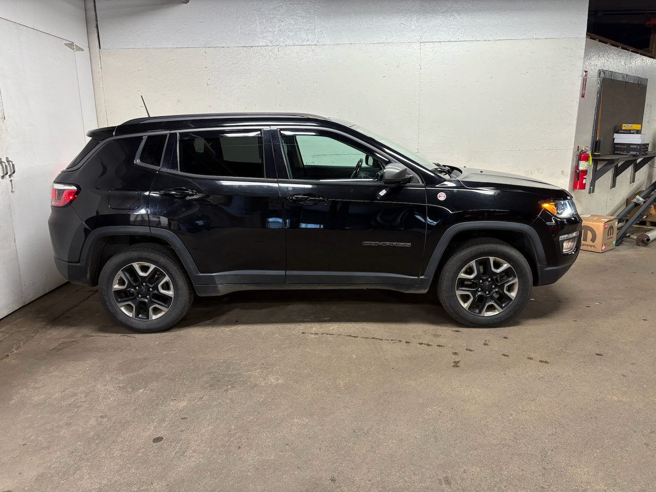 Used 2018 Jeep Compass Trailhawk w/ Leather Interior Group AWD/4WD image 4
