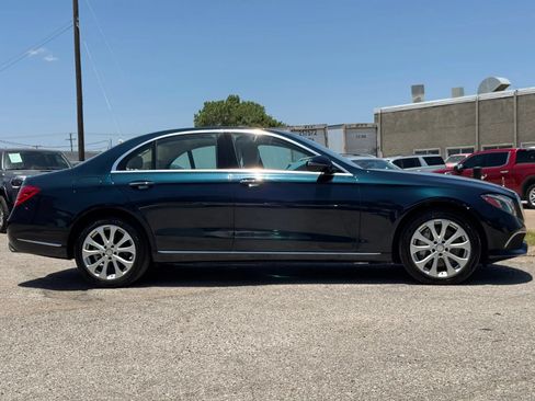 Used 2017 Mercedes-Benz E 300 4MATIC w/ Premium 1 Package image 8