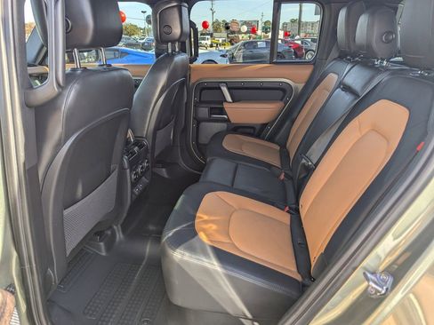 Used 2023 Land Rover Defender 110 X-Dynamic SE image 12