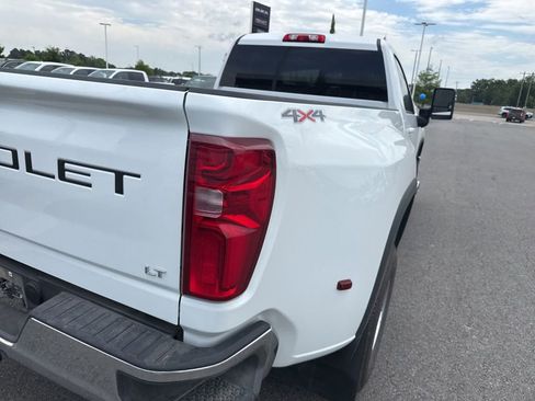 Used 2023 Chevrolet Silverado 3500 LT w/ Convenience Package AWD/4WD image 4