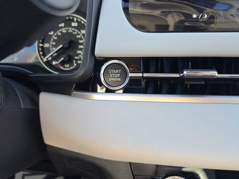 New 2025 Mitsubishi Outlander SE image 22