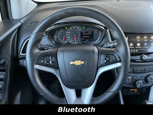 Used 2018 Chevrolet Trax LT w/ LT Convenience Package image 5