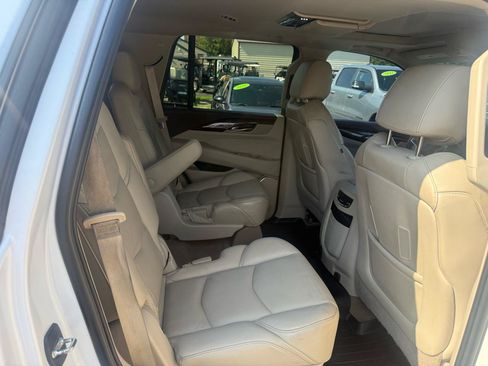 Used 2017 Cadillac Escalade Premium Luxury AWD/4WD image 19