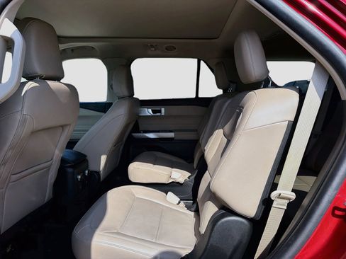 Certified 2023 Ford Explorer Limited w/ Limited Technology Package RWD image 26