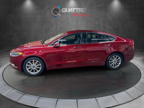 Used 2017 Ford Fusion SE w/ Fusion SE Technology Package FWD image 2
