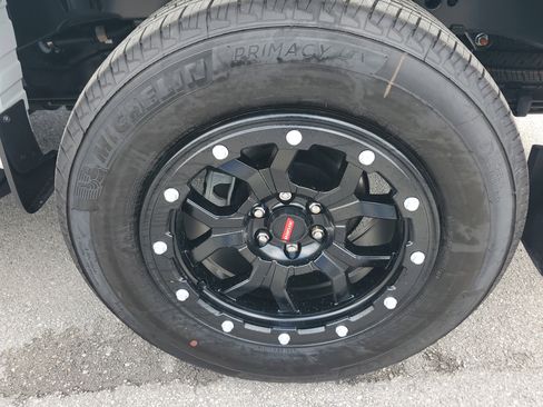 New 2025 Nissan Frontier SV w/ SV Convenience Package image 7