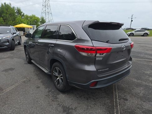 Used 2019 Toyota Highlander LE FWD image 6