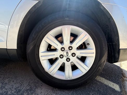 Used 2011 Ford Taurus SE FWD image 22