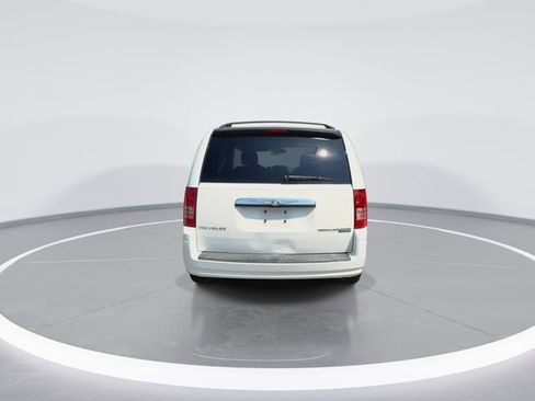 Used 2010 Chrysler Town & Country Touring FWD image 10