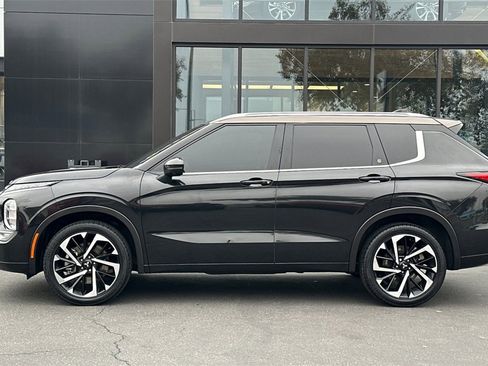 Used 2023 Mitsubishi Outlander SEL image 9