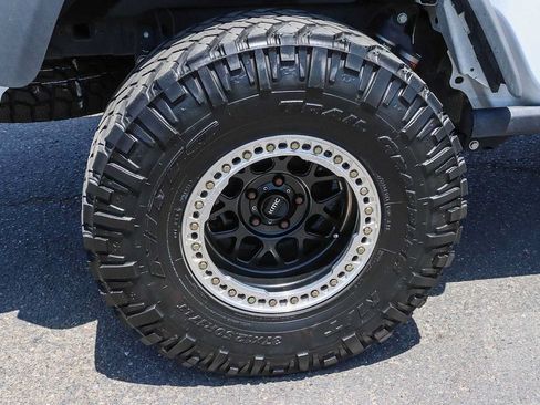Used 2021 Jeep Gladiator Mojave AWD/4WD image 14