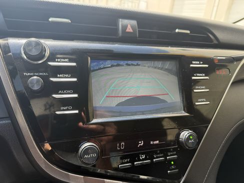 Used 2018 Toyota Camry SE FWD image 21