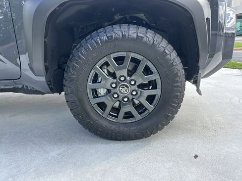 Used 2025 Toyota 4Runner SR5 AWD/4WD image 13