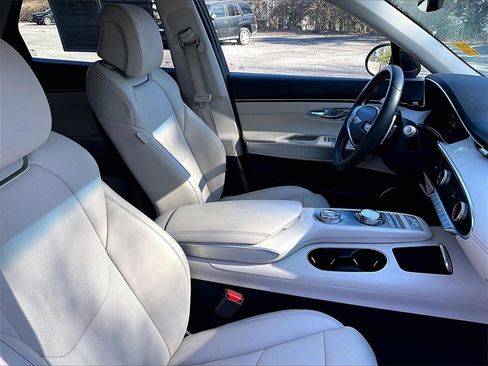 Used 2022 Genesis GV70 2.5T w/ Select Package image 15