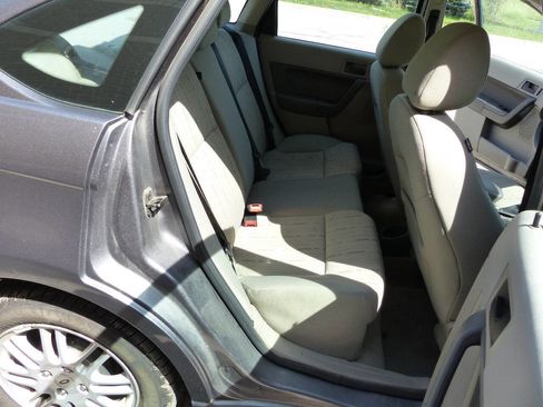 Used 2010 Ford Focus SE FWD image 34