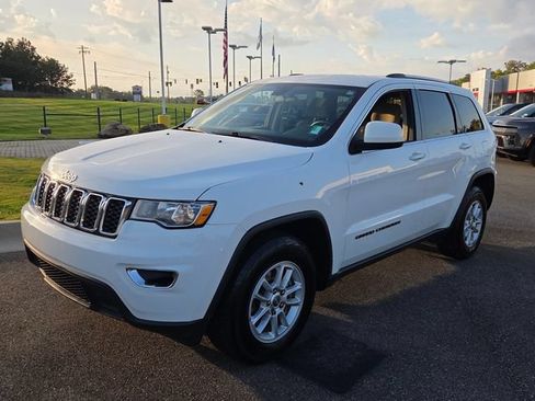 Used 2020 Jeep Grand Cherokee Laredo RWD image 3
