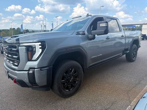 Used 2024 GMC Sierra 2500 AT4 w/ AT4 Premium Plus Package AWD/4WD image 3