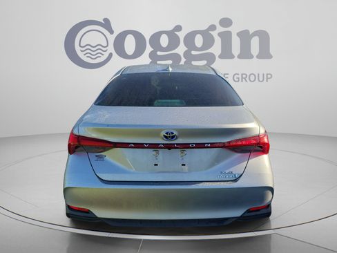Used 2021 Toyota Avalon XLE w/ Moonroof Package FWD image 4