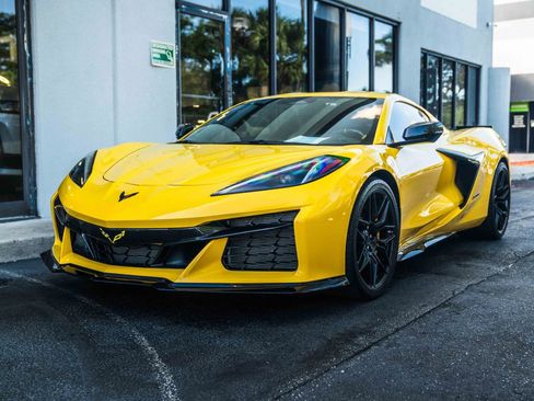 Used 2025 Chevrolet Corvette Z06 RWD image 1