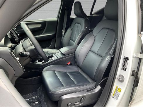 Used 2024 Volvo XC40 B5 Core AWD/4WD image 21