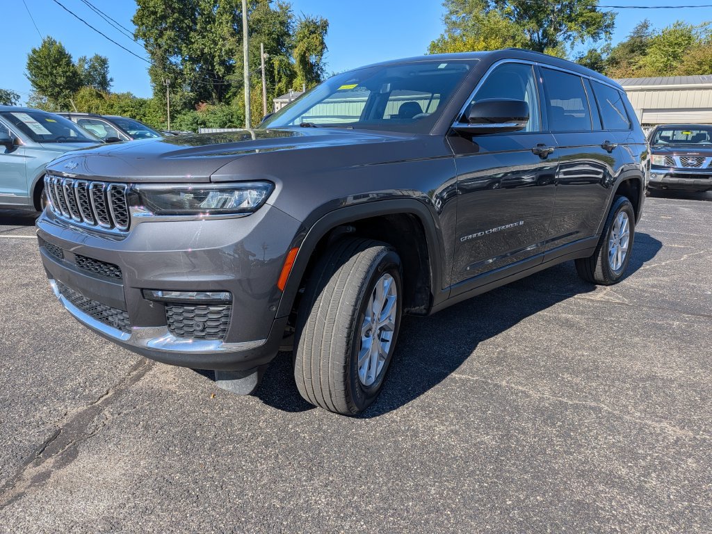 Used 2023 Jeep Grand Cherokee L Limited w/ Luxury Tech Group II AWD/4WD image 3