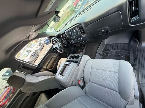 Used 2018 Chevrolet Silverado 1500 Custom w/ Custom Value Package AWD/4WD image 31