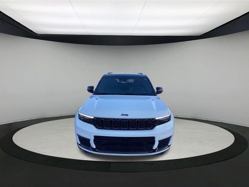 Used 2025 Jeep Grand Cherokee L Summit image 3