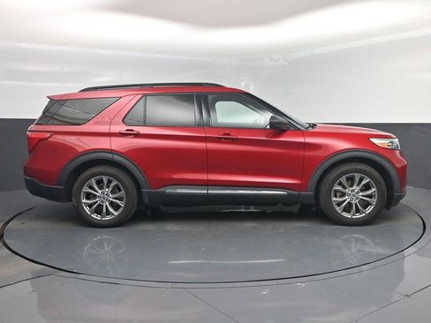 Used 2020 Ford Explorer XLT w/ Equipment Group 202A image 30