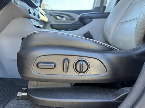 Used 2019 GMC Terrain SLT w/ Preferred Package image 16