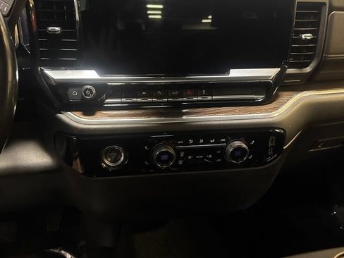 Used 2022 Chevrolet Silverado 1500 LT AWD/4WD image 8