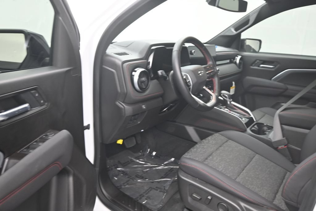 Used 2026 Chevrolet Colorado Z71 AWD/4WD image 10