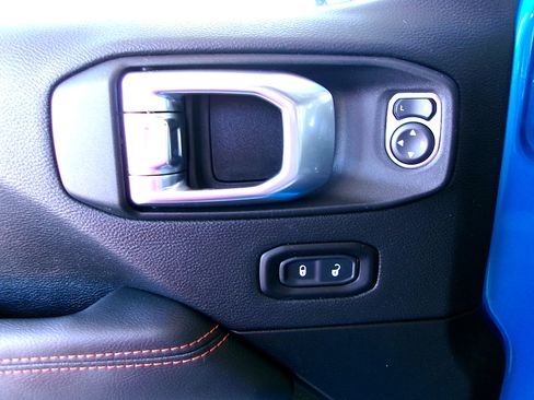 Used 2023 Jeep Gladiator Mojave w/ LED Lighting Group AWD/4WD image 12