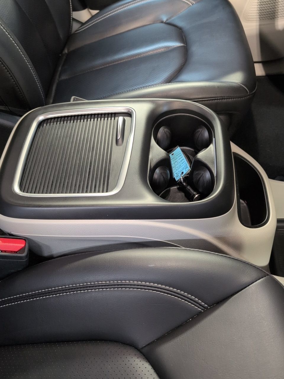 Used 2023 Chrysler Pacifica Touring-L FWD image 34
