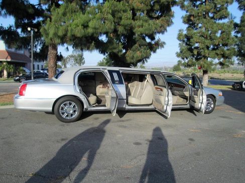 Used 2009 Lincoln Town Car Executive image 12