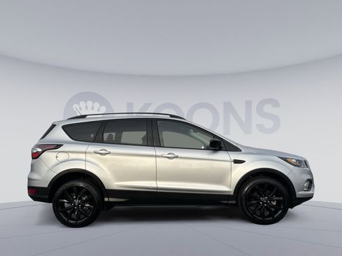 Used 2018 Ford Escape SE w/ SE Sport Appearance Package image 8