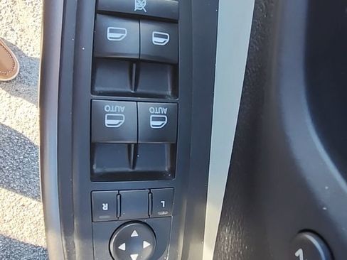 Used 2020 Jeep Cherokee Limited image 31