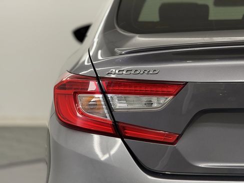 Used 2018 Honda Accord Sport image 9