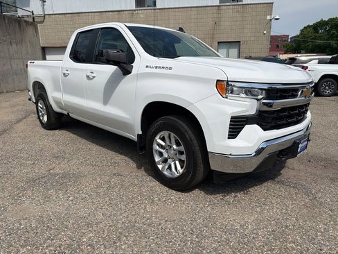 Used 2023 Chevrolet Silverado 1500 LT AWD/4WD image 7