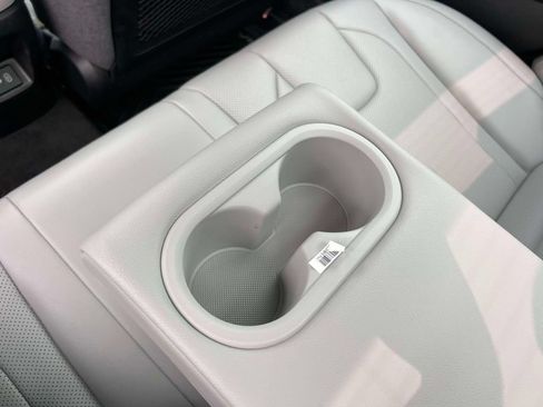Certified 2025 Hyundai Elantra Limited FWD image 12