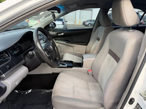 Used 2014 Toyota Camry FWD image 2