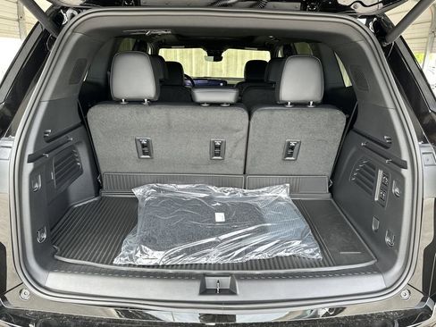 New 2026 Buick Enclave Avenir w/ Super Cruise Package FWD image 32