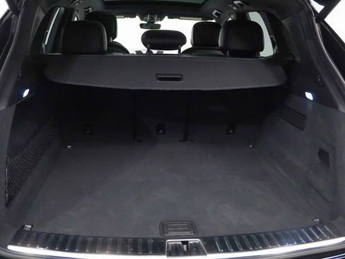 Certified 2023 Porsche Cayenne Platinum Edition image 13