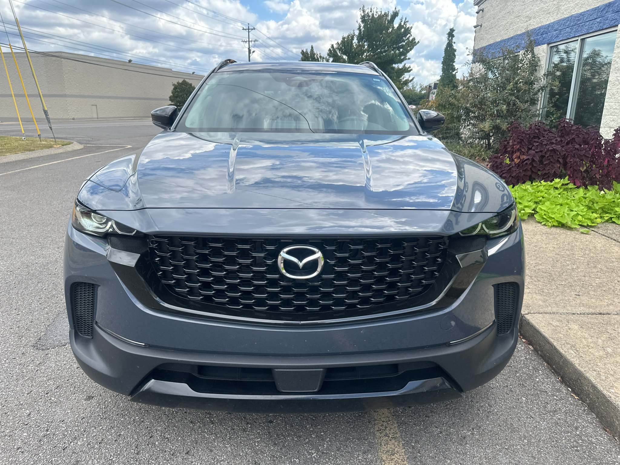 Used 2025 MAZDA CX-50 AWD 2.5 Hybrid w/ Premium Pkg image 9