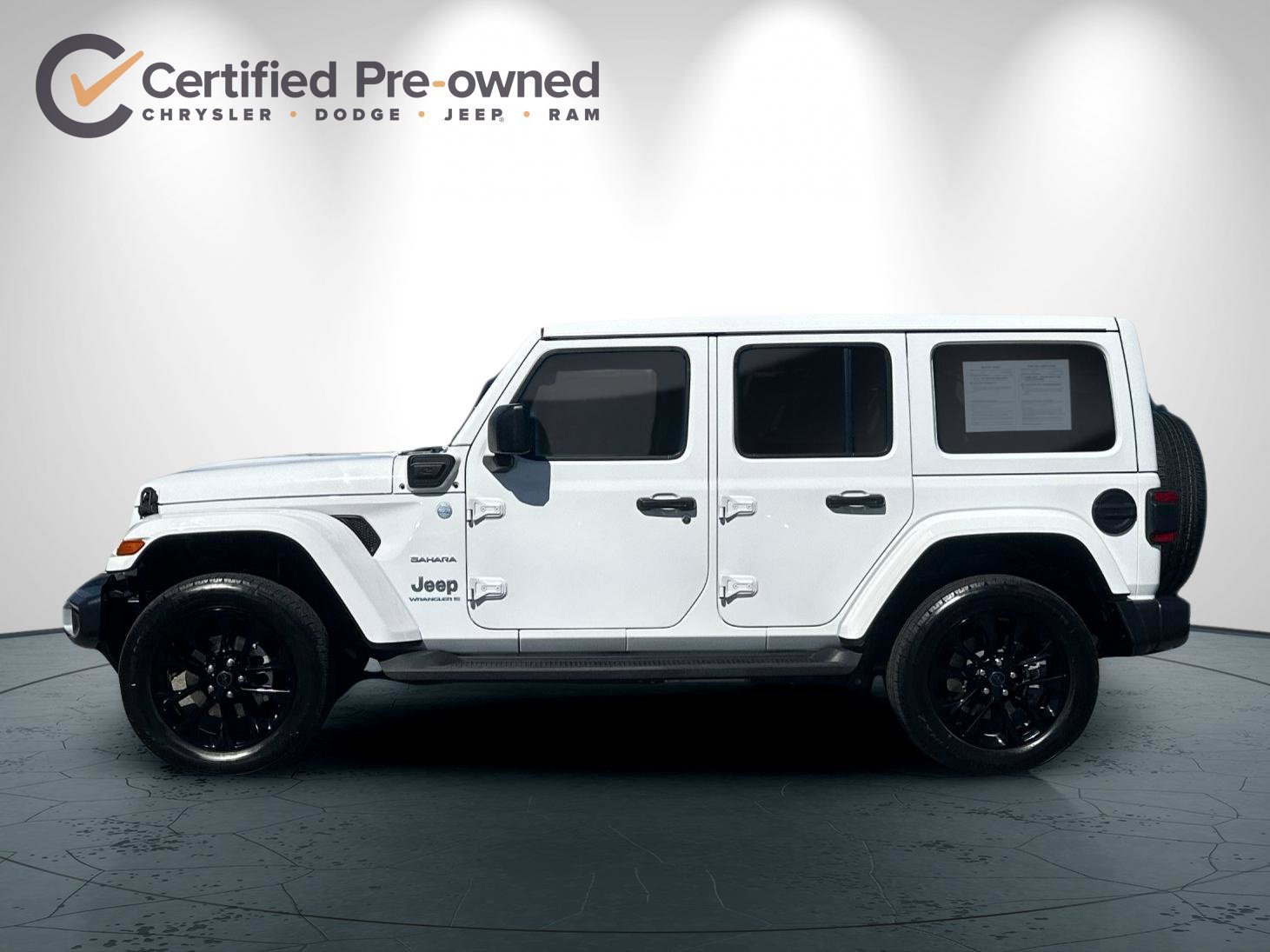 Used 2024 Jeep Wrangler Unlimited Sahara w/ Technology Group AWD/4WD image 7