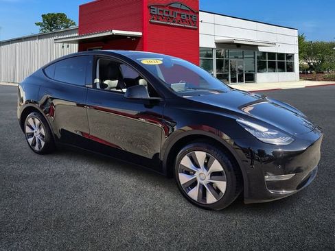 Used 2021 Tesla Model Y Long Range image 7