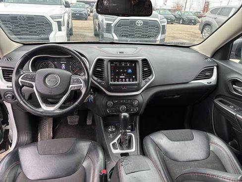 Used 2015 Jeep Cherokee Trailhawk w/ Cold Weather Group AWD/4WD image 13