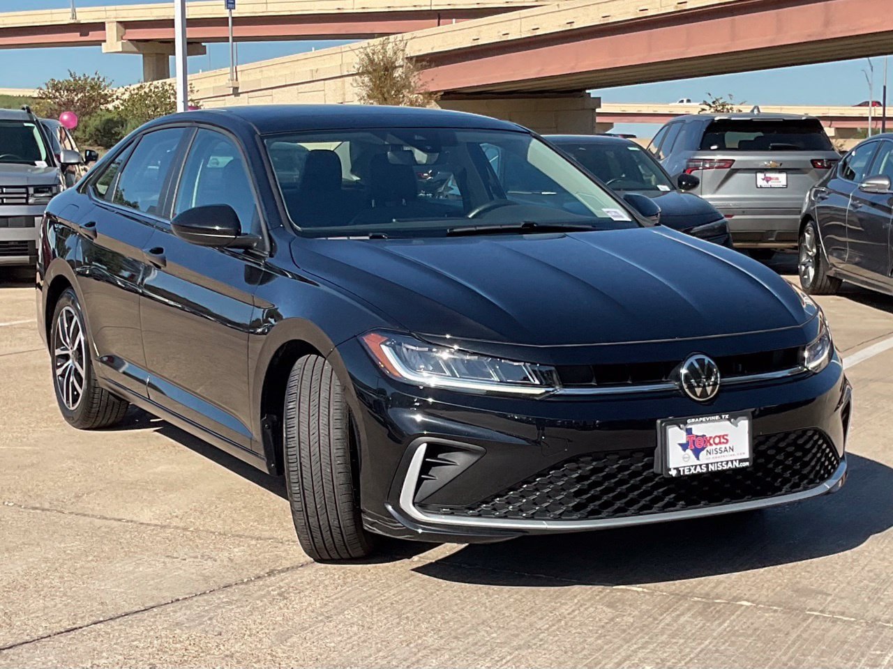 Used 2025 Volkswagen Jetta SE FWD image 3