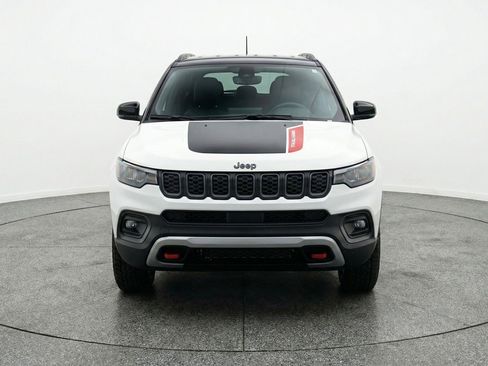 Used 2025 Jeep Compass Trailhawk AWD/4WD image 2